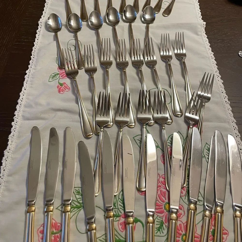 Cambridge 18/10 ALLURE Gold Edged Flatware Set Multiple Pieces & Serving Set
